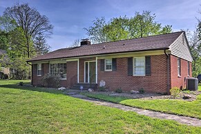 Dog-friendly Home: 1 Mi to Downtown Hendersonville