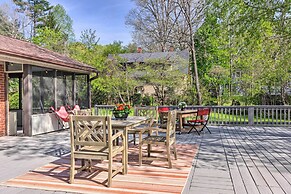 Dog-friendly Home: 1 Mi to Downtown Hendersonville