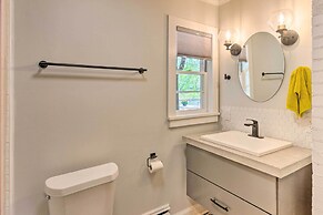 Dog-friendly Home: 1 Mi to Downtown Hendersonville