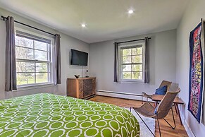 Dog-friendly Home: 1 Mi to Downtown Hendersonville