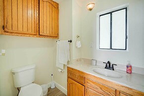 All-season Crestline Escape - 2 Mi to Lake!