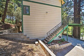 All-season Crestline Escape - 2 Mi to Lake!