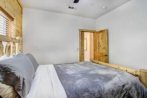 Custom-built Gem w/ Kayaks & Games in Big Bear!