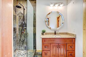 Custom-built Gem w/ Kayaks & Games in Big Bear!