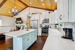 Custom-built Gem w/ Kayaks & Games in Big Bear!