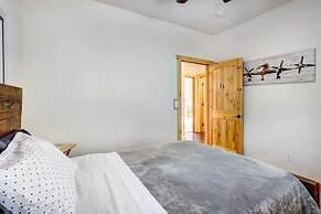 Custom-built Gem w/ Kayaks & Games in Big Bear!