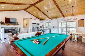 Custom-built Gem w/ Kayaks & Games in Big Bear!