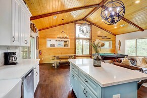 Custom-built Gem w/ Kayaks & Games in Big Bear!