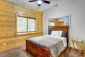 Custom-built Gem w/ Kayaks & Games in Big Bear!