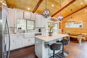 Custom-built Gem w/ Kayaks & Games in Big Bear!