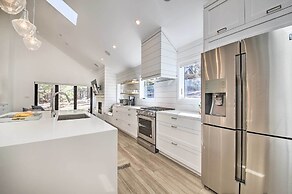 Half-mi to Big Bear Lake: Modern Home w/ Deck