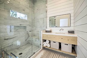 Half-mi to Big Bear Lake: Modern Home w/ Deck