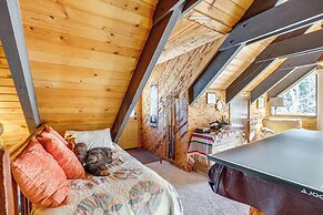 10 Mi to Lake Tahoe Beaches: Cabin w/ Pool Table