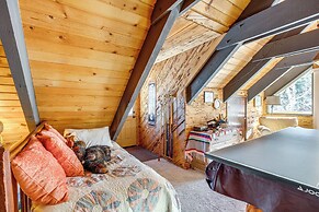 Rustic Tahoe Cabin w/ Pool Table: 11 Mi to Skiing!