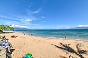 Cute Beachfront Condo w/ Lanai & Resort Pools