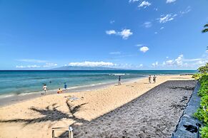 Cute Beachfront Condo w/ Lanai & Resort Pools