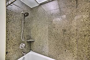 Cute Beachfront Condo w/ Lanai & Resort Pools