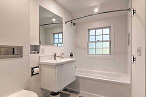 Cape Cod Cottage w/ Fire Pit - Walk to Beach!