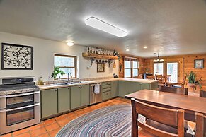 The Pinecone Palace w/ Hiking Trail Access!