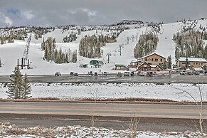 Luxe Brian Head Escape w/ Hot Tub & Mtn Views