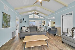 Wraparound Beach-view Deck: Jamaica Beach Home