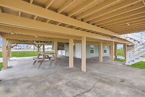 Wraparound Beach-view Deck: Jamaica Beach Home