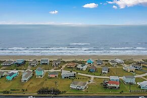 Wraparound Beach-view Deck: Jamaica Beach Home