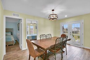 Wraparound Beach-view Deck: Jamaica Beach Home