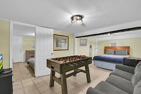 Wraparound Beach-view Deck: Jamaica Beach Home