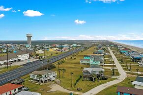 Wraparound Beach-view Deck: Jamaica Beach Home
