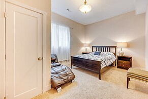 2 Mi to Dtwn Colorado Springs: Home w/ Large Yard!