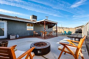 Indie-eclectic Desert Home w/ Hot Tub + Patio