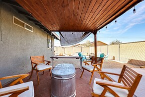 Indie-eclectic Desert Home w/ Hot Tub + Patio
