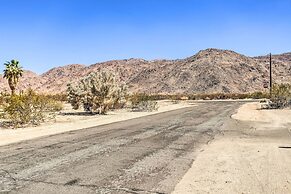 Indie-eclectic Desert Home w/ Hot Tub + Patio