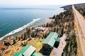 Tofte Escape w/ Balcony & Lake Superior Views