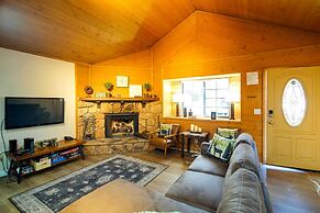 < 3 Mi to Lake: 'goldilodge' Big Bear Lake Cabin