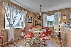 Fernandina Cottage w/ Deck + Direct Beach Access!