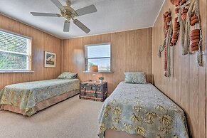 Fernandina Cottage w/ Deck + Direct Beach Access!