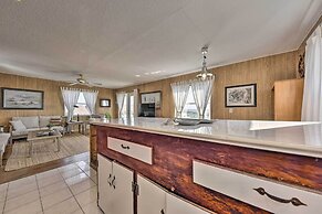 Fernandina Cottage w/ Deck + Direct Beach Access!