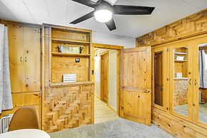 Graeagle Vacation Rental Cabin w/ Game Room!