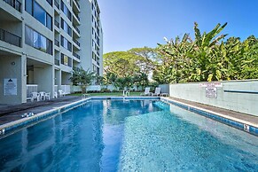 Hilo Condo w/ Pool Steps From Carlsmith Beach Park