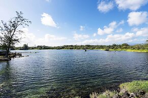 Hilo Condo w/ Pool Steps From Carlsmith Beach Park