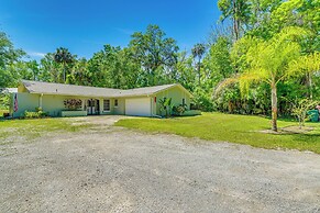Lovely Crystal River Home w/ Lanai & Pool!