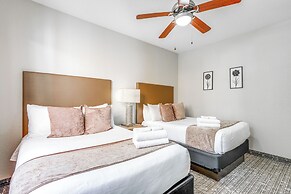 Floridays Resort Condo < 4 Mi to Disney World!