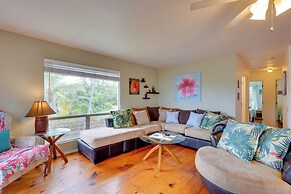 Breezy Kailua-kona Bungalow w/ Lanai & Ocean View!