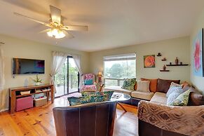 Breezy Kailua-kona Bungalow w/ Lanai & Ocean View!