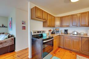 Breezy Kailua-kona Bungalow w/ Lanai & Ocean View!