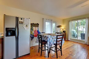 Breezy Kailua-kona Bungalow w/ Lanai & Ocean View!