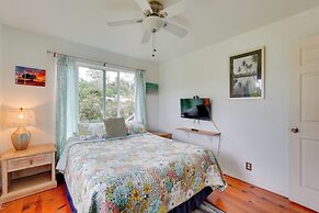 Breezy Kailua-kona Bungalow w/ Lanai & Ocean View!