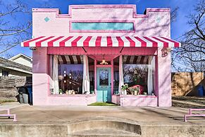 Unique, Themed Tulsa Escape ~ 2 Mi to Downtown!